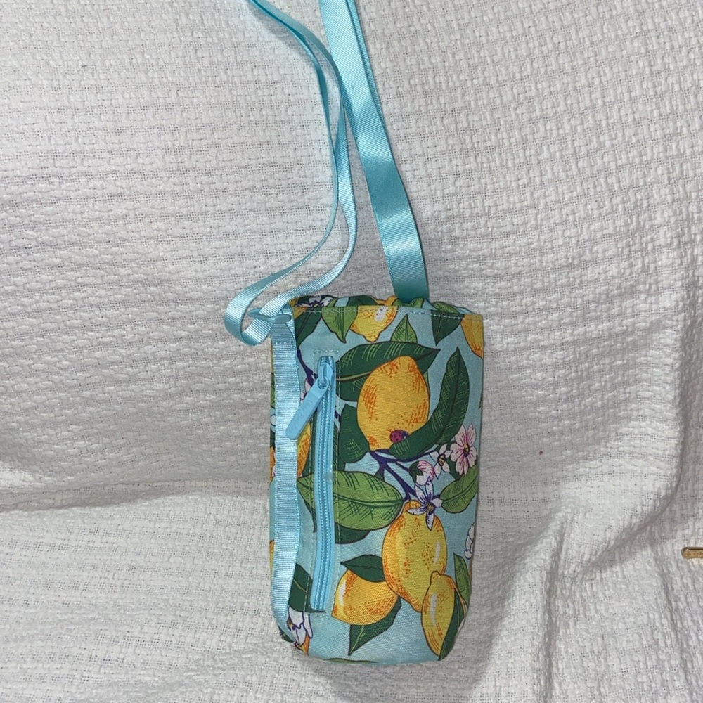 Retired nwot Vera Bradley Lighten Up Lemon Grove Water Bottle Crossbody Bag